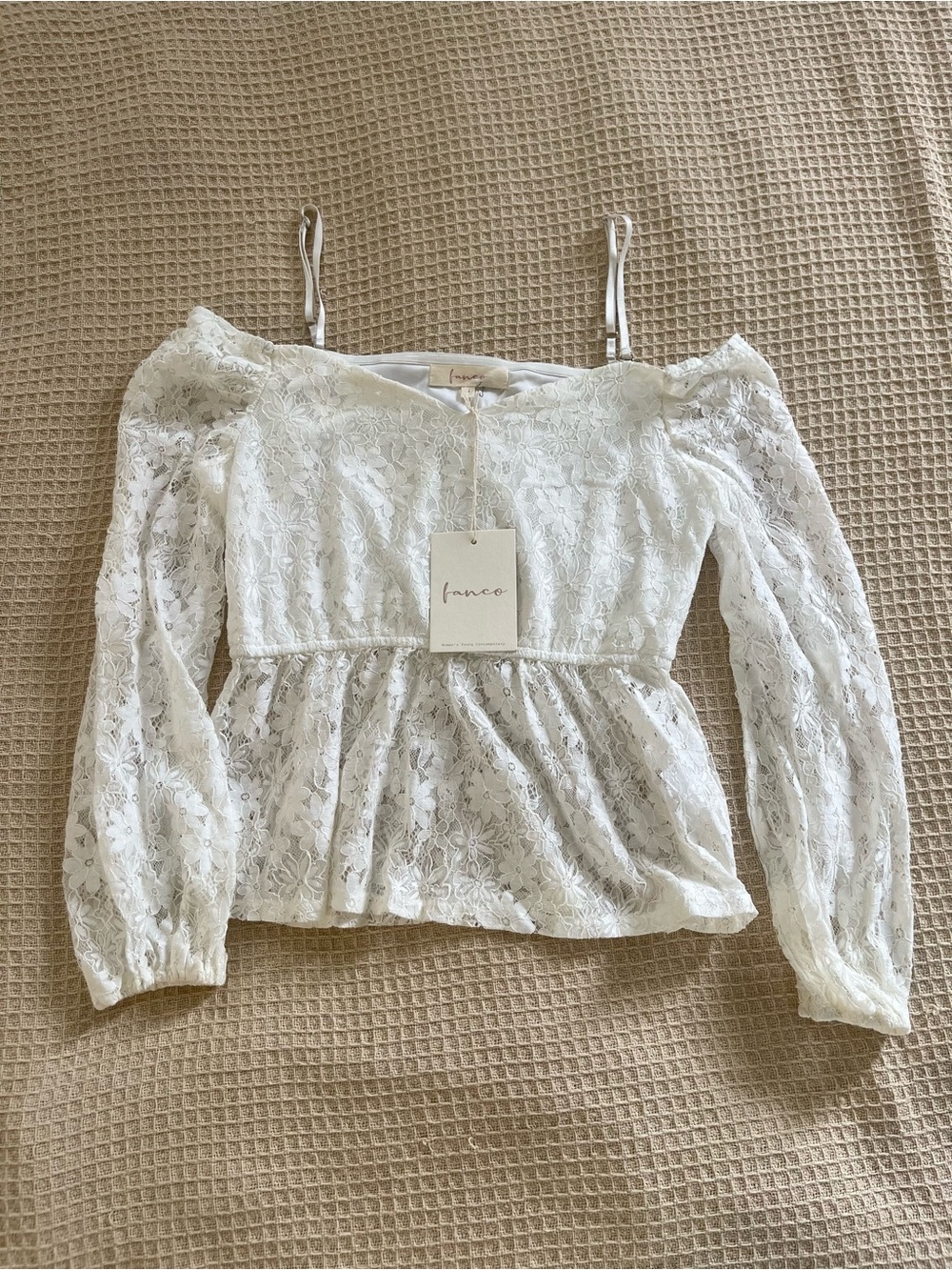 Beautiful White kawaii coquette romantic lace cold shoulder peplum top